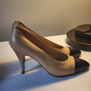 Authentic Vintage CHANEL Classic Two Tone Cap Toe Pump Size  6  Made in Italy